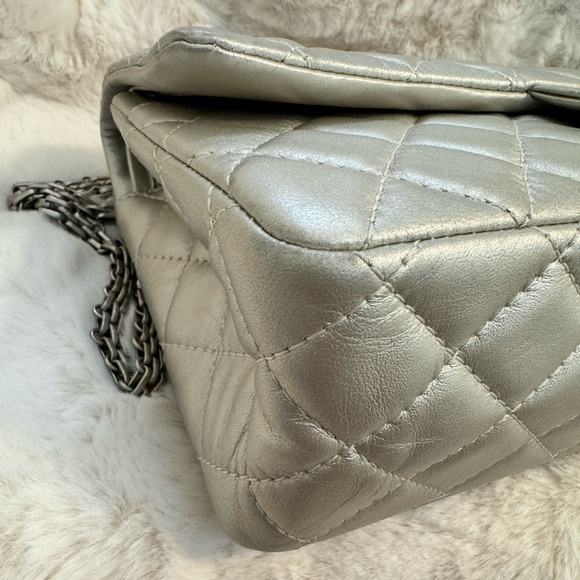 Chanel 2.55 Reissue 226 Silver Flap Bag - Picture 7 of 15